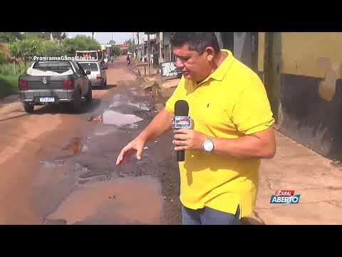O bairro Igarapé Grande está precário, com inúmeros buracos, causando trânsito lento.