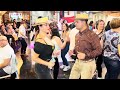 Que linda fiesta donde nuestra hermosa gente disfruta bailando al estilo de LA MONEDA DE ORO