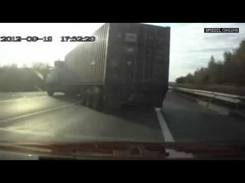 Horror LKW Unfall - Mann überlebt horror Crash HD