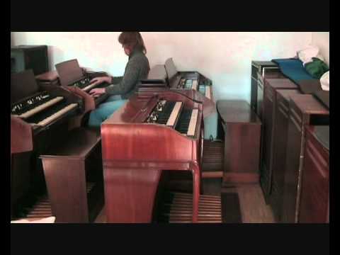 Hammond Organ C2 (Trek 2 Percussion), Leslies 147, Piano Autarkus plays 