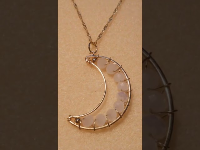 Vídeo relacionado con RIXERKOC Signo del Zodiaco Collar para Mujeres Constelación Tarot Colgante Doble Cara 18K Oro Inoxidable Signo del Zodiaco Joyería Regalos para Chicas (Tauro)