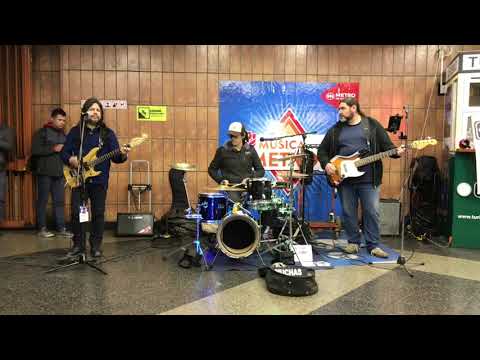 Av. del Rock-  2 “Creedence” y 2 “The Beatles”