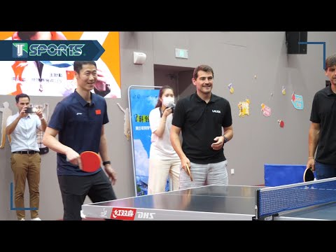 Iker Casillas, Fernando Morientes, y Luis García JUEGAN tenis de mesa contra campeones olímpicos