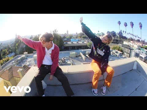Video thumbnail for BeVerly Hills BoYfRiEnd (Remix)