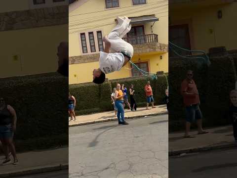 A altura desse mortal 🤯🔥🔥🔥 #capoeiragem #capoeirando #capoeira