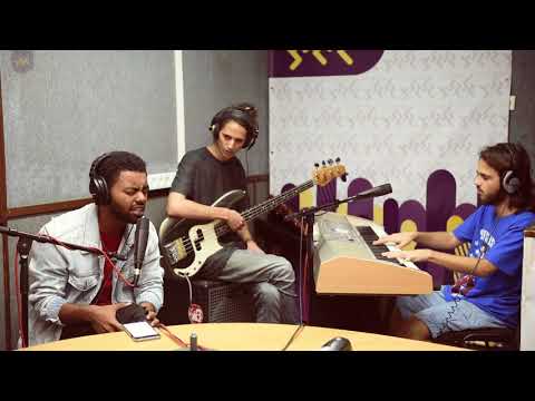 אביאור מלסה - ככה אנשים / Too Good At Goodbyes (חי באולפן גלגלצ)