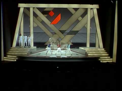 Herreys sings "Diggi-Loo Diggi-Ley"