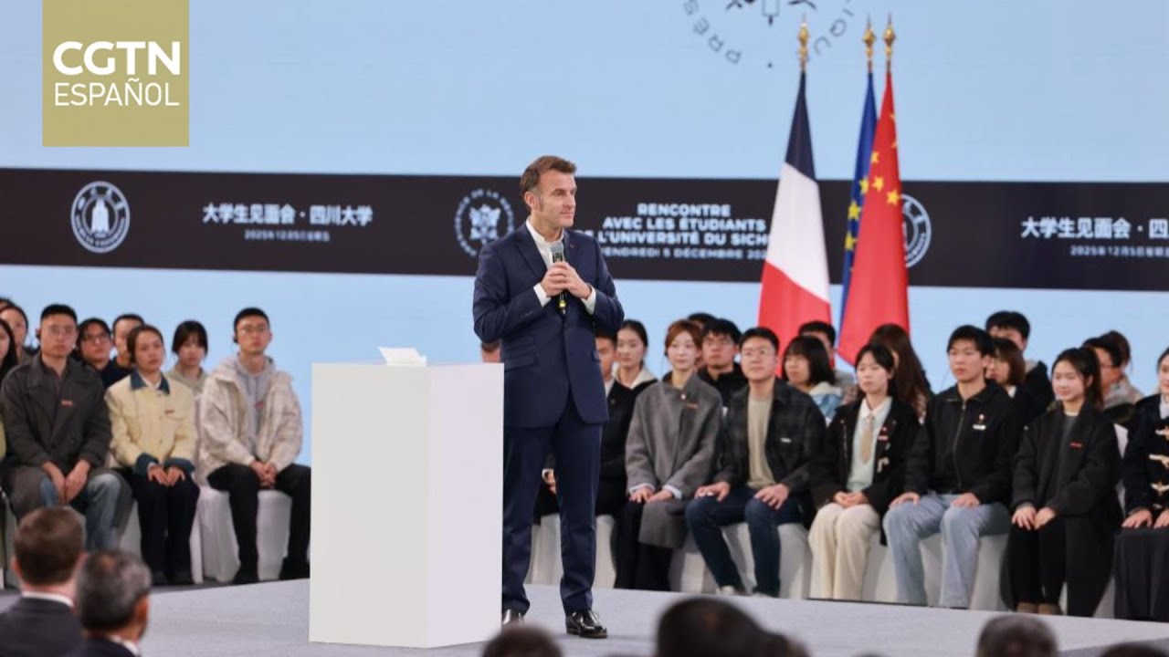 Macron visita la Universidad de Sichuan
