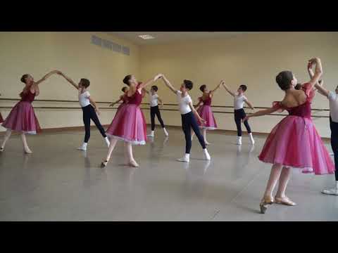 МГАХ. 'Классический менуэт' (хор.- М.Петипа, муз.- В.А.Моцарта) Историко-бытовой танец.