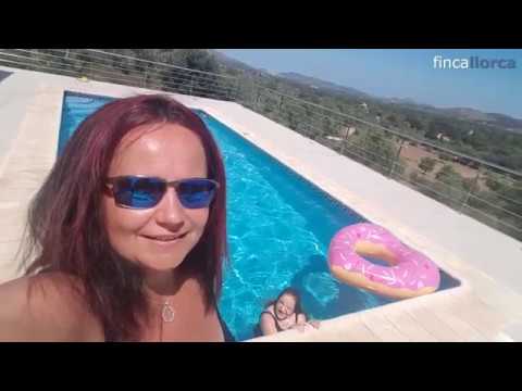 Fincallorca Bewertung: Corinna und Lilly Amelina auf der Finca Ca Na Cristina de Carrossa