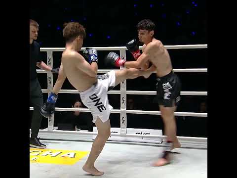 1️⃣8️⃣歳の小野寺 龍亮が鋭い三日月蹴りでダウンを奪取🔪