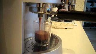 preview picture of video '2011-01-10: PID'd Gaggia Carezza; 1st shot after modding'