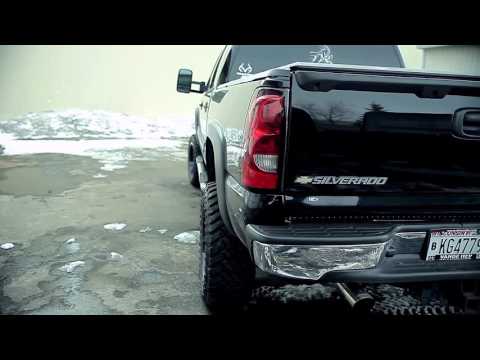 Spotlight - 2006 Chevy Silverado with Moto Metal 970