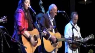 Donna Ulisse and The Poor Mountain Boys perform  I Lied
