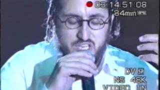Lipa singing "Yechi"