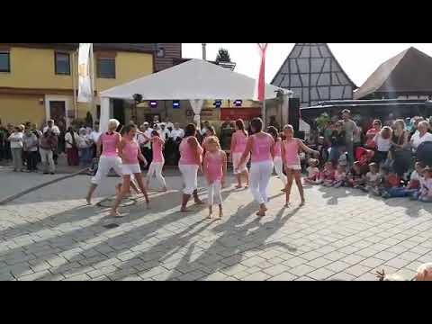 Femmes Fatales vom TSV  Kürnbach bei der Eröffnung des Strassenfestes 2019