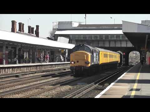 (HD) DRS 37610 & 37605 pass Tonbridge with a test train - 27/3/12