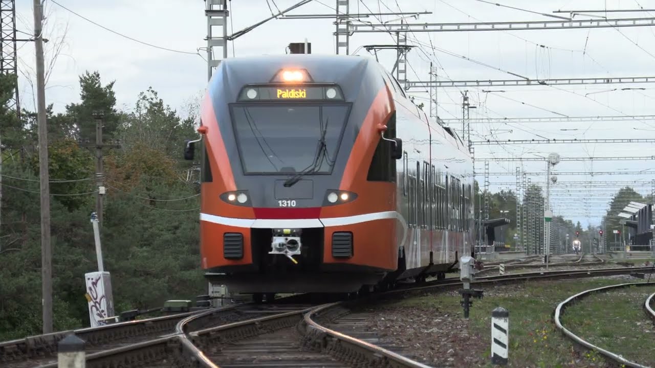 Штадлерский электропоезд 1310 на ст. Пяэскюла / Stadler EMU 1310 at Pääsküla station