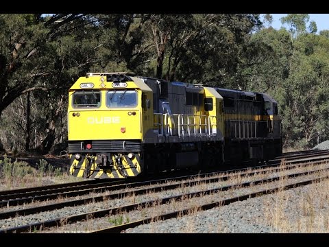 GML10 and C501 on D997V and Aurizon's 5BM7 with LDP006, LDP009 and G516 at Broadford 21/3/15