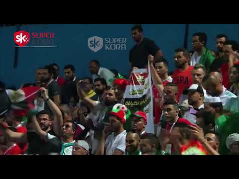 جمهور الجزائر يحمل لافتة للشعب المصري "شكرا على حسن الضيافة"