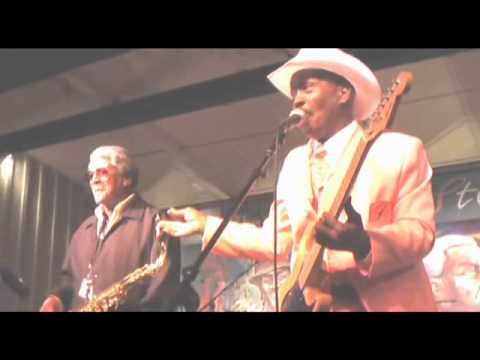 Chick Willis "Live" STOOP DOWN BABY LET YOUR DADDY SEE