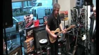 PART 7 - Tremolo & Delay - Boss effect pedals demonstratie door Jo Cassiers bij Groove Music Shop