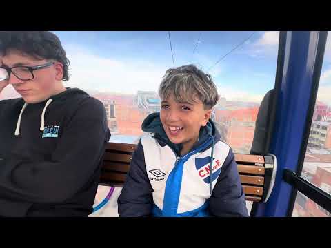 Bolivia 🇧🇴Línea azul del teleférico / La Paz con el Alto.Se ve la feria más grande del mundo