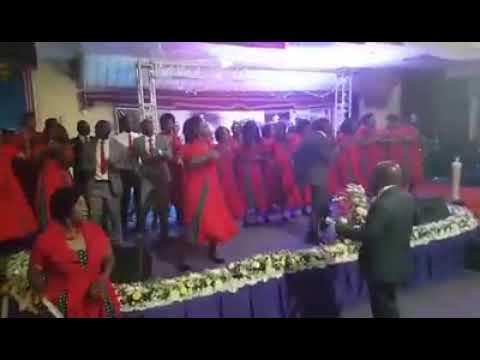 Elder Vice Mazivisa singing I Fly Higher at 2018 Elders DeeperLife Leadership Conference