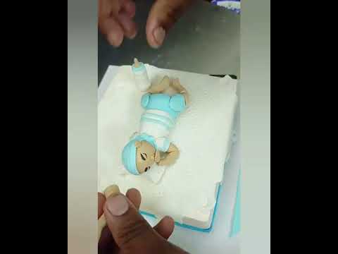 Pregnancy reveal baby cake