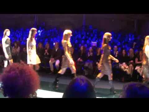 SFILATE DONNA MILANO FW 2012-2013 - Versace