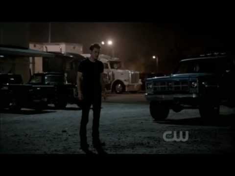 The Vampire Diaries 3x01 Stefan calls Elena-a drop in the ocean