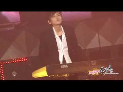 Fancam 091212  Super Show 2 Nanjing - Ryeowook on piano in Heechul's solo