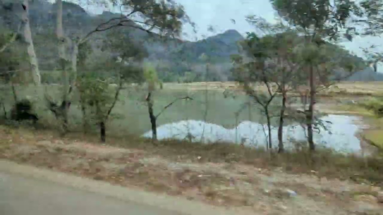 ラオスの田舎道をただ撮影