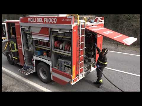 Arezzo, scontro tra auto e camion. Muore una mamma
