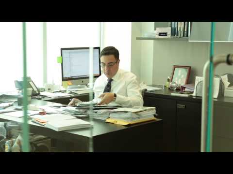 Khalili Center - Meet Dr. Khalili