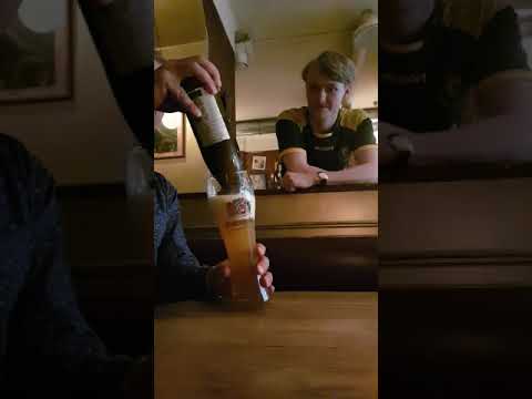 How to pour a German wheat beer