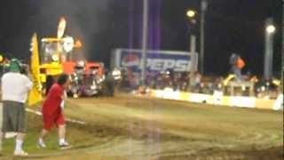preview picture of video 'Ken Veney Funny Farmall: 2012 Lions Super Pull of the South Chapel Hill, TN (Saturday)'