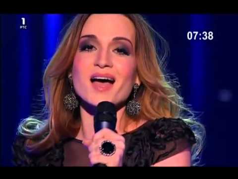 Finally Jennifer Lopez knows how to sing!