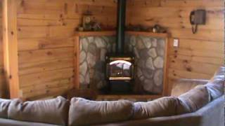 preview picture of video 'Murph's Hideaway - Log cabin rental, Mississippi River views, DeSoto, WI'