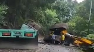 Download lagu INNALILAH!!! KECELAKAAN TRUCK FUSO MUATAN ALAT BERAT DITANJAKAN TAMBORASI mp3 Download lagu INNALILAH!!! KECELAKAAN TRUCK FUSO MUATAN ALAT BERAT DITANJAKAN TAMBORASI mp3