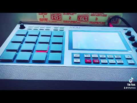 MPC Live 2 Retro Beat On The Train #mpc #mpclive #mpclivebeatmaking