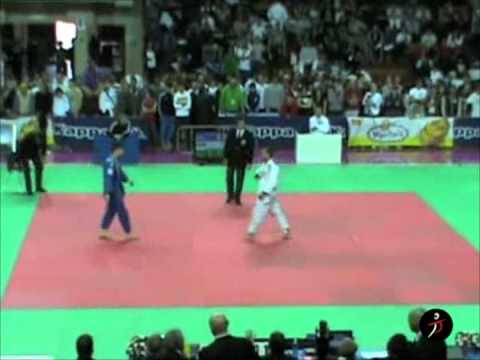 italiajudo_Camp Italiano Assoluti Novara 2011 - Massimiliano Carollo  vs Fabrizio Chimento  - 73 kg