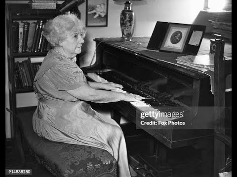 Adelina de Lara plays Schumann "Etudes symphoniques" Op. 13