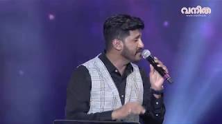 Vijay Yesudas നൊപ്പം സദസ്സിലിരുന്ന് പാടുന്ന ശ്രേയ ഘോഷാൽ | Vanitha Film Awards 2018