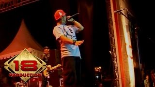 Download lagu Bondan & Fade 2 Black (Live Konser Denpasar Bali 21 September 2013) mp3