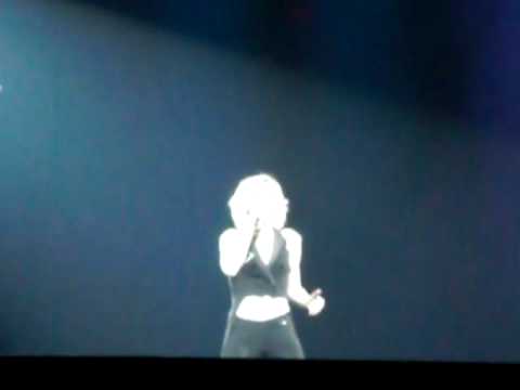 Véronic Dicaire - "Ginette Reno"  (Montreal Feb.14)