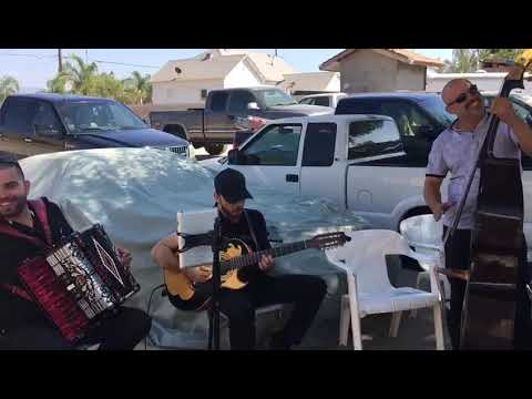 Empresa Norteña - Tomando Licores