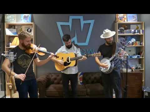 Young Forest en Wegowlive by Domino's Pizza