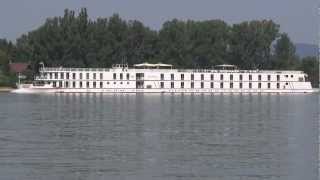 preview picture of video 'Sony HX-200v Zoom Test Video (Boat on the Danube at Zebegény in Hungary)'