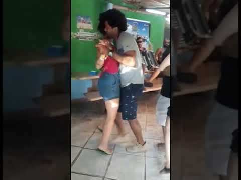 Regis Du e Marcela Pretti dançando forró pé de serra na Padaria em Dunas de Itaúnas 01/2019 Parte 1